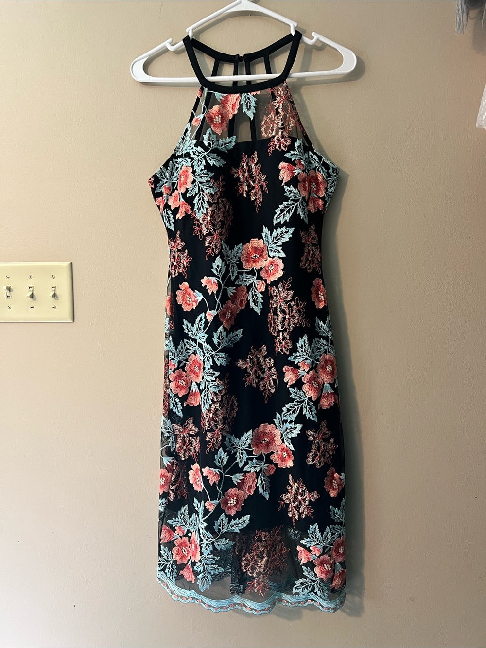 Guess sz 6 embroidered mesh caged back, halter style with lining dress.